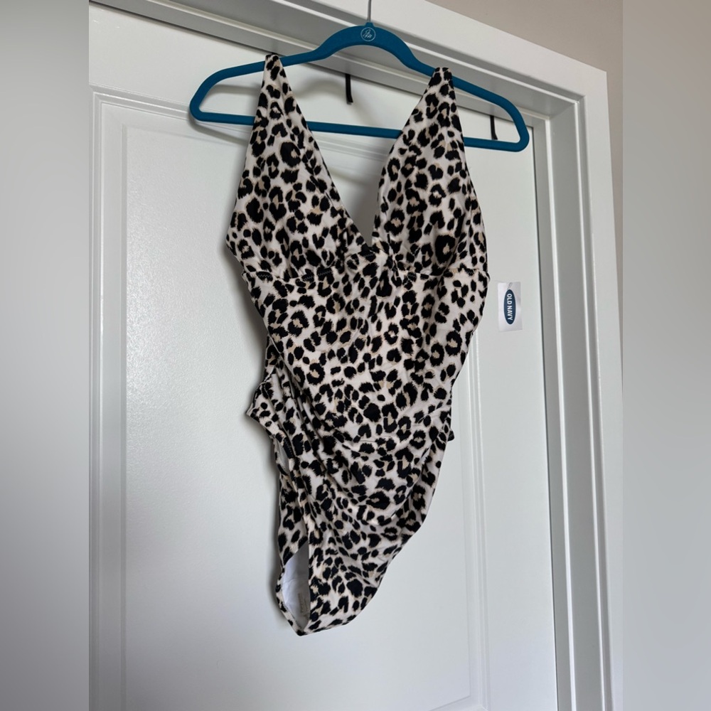Old Navy Leopard Print One-Piece Swimsuit in Black and Cream